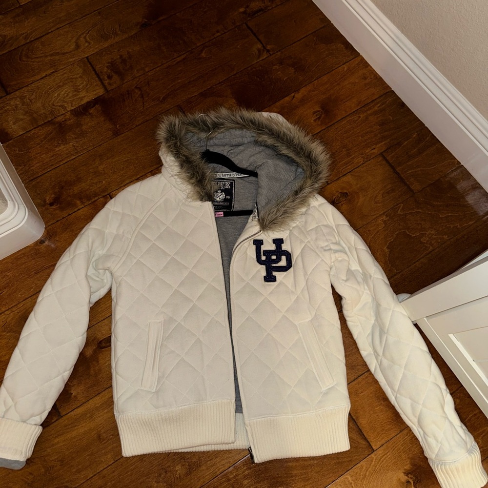 Classic VS PINK white ski jacket with fur hood